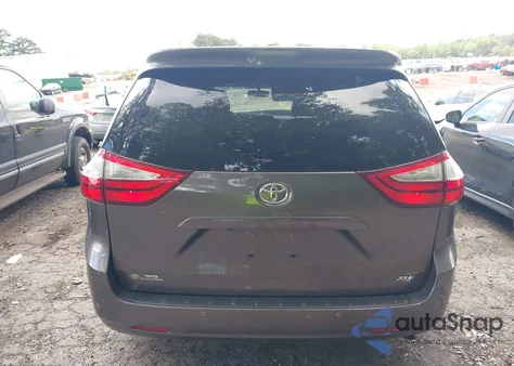 2017 Toyota Sienna Xle 8 Passenger z USA, uszkodzony, nr VIN 5TDYZ3DC1HS851926
